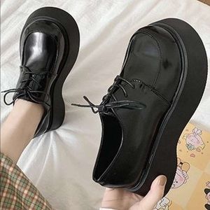 Platform lace-up shoes